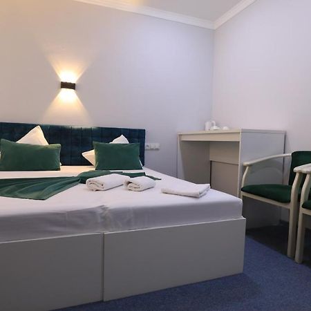 Sharq Hotel Ourguentch Extérieur photo