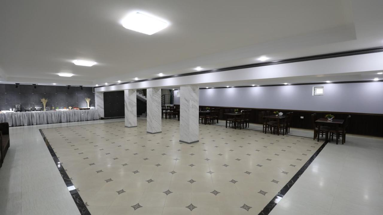 Sharq Hotel Ourguentch Extérieur photo